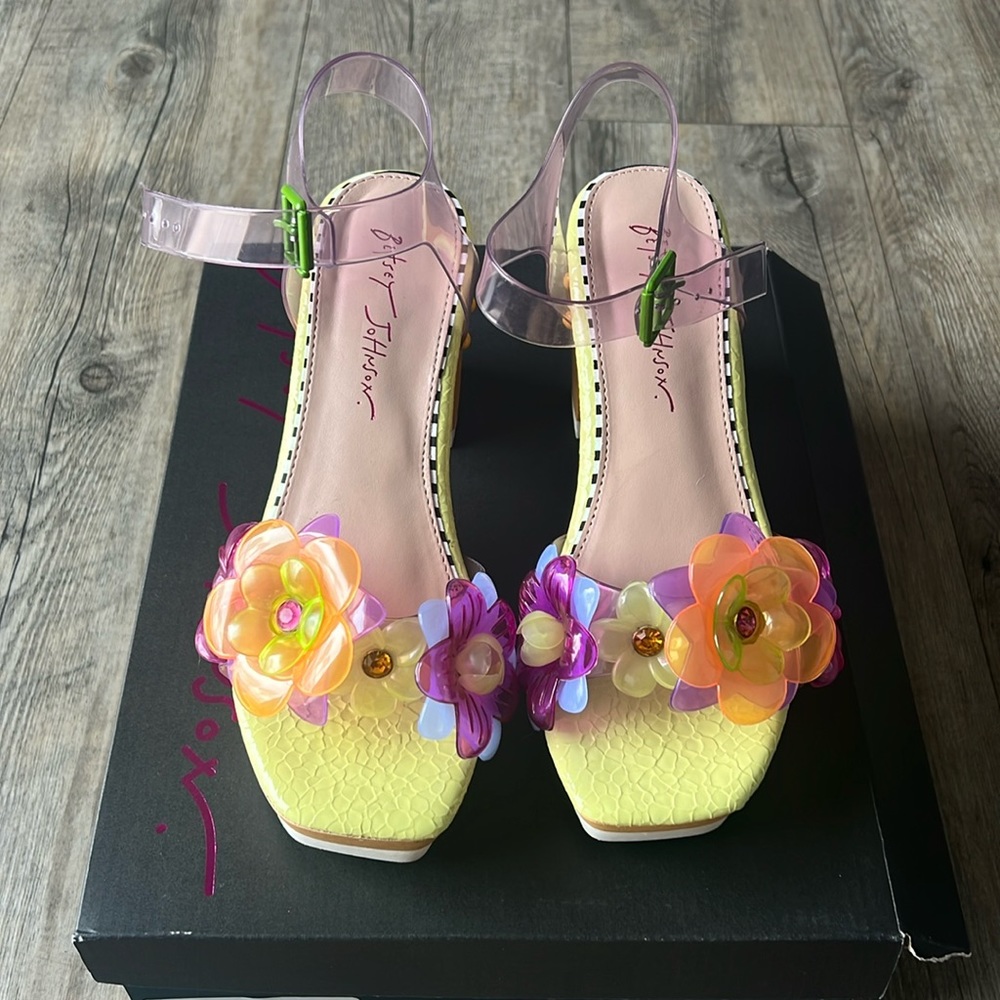 Betsey Johnson Floryn 🌸